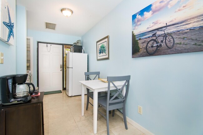 Building Photo - 751 Ocean Dr
