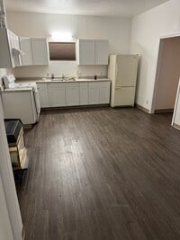 Building Photo - 2111 W Sussex Ave