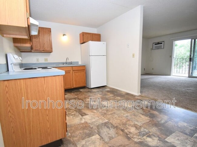 Building Photo - 811 W Villard St