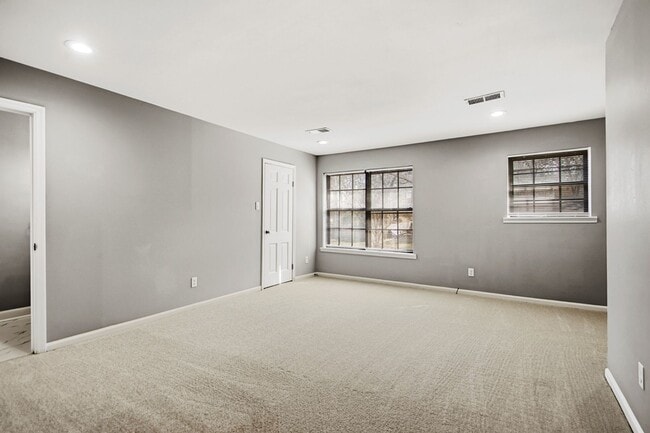 Building Photo - 6 Lisa Ct