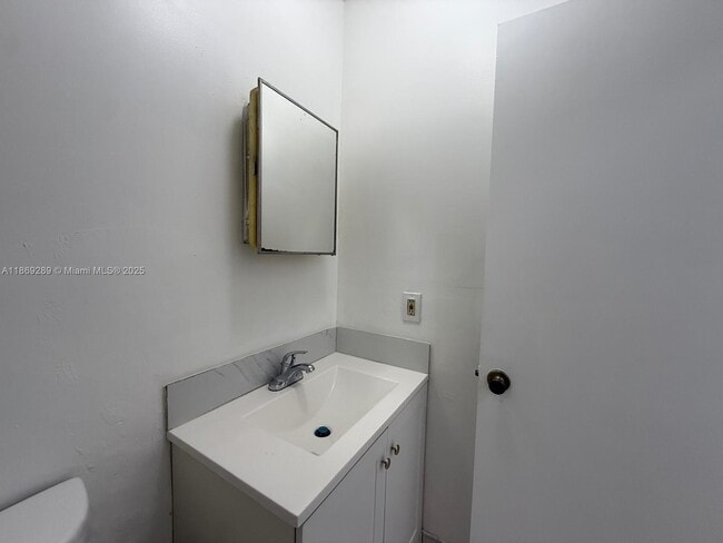 Building Photo - 1592 NW 7th Terrace