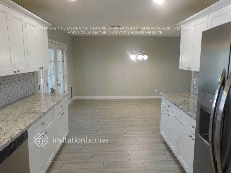 Building Photo - 2631 S Holbrook Ln