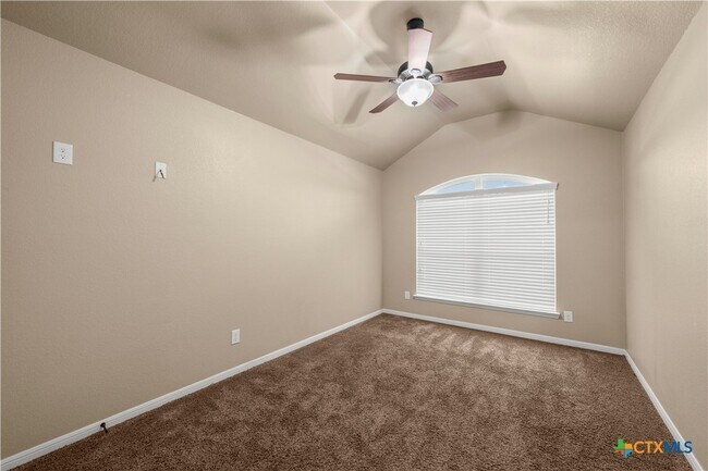 Building Photo - 314 Pointer St