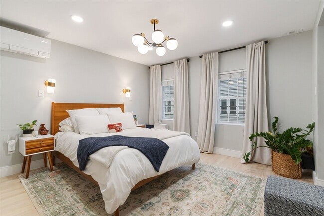 Building Photo - 62 Bolton St