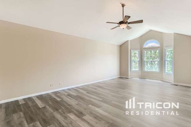 Building Photo - 1720 Westbury Dr