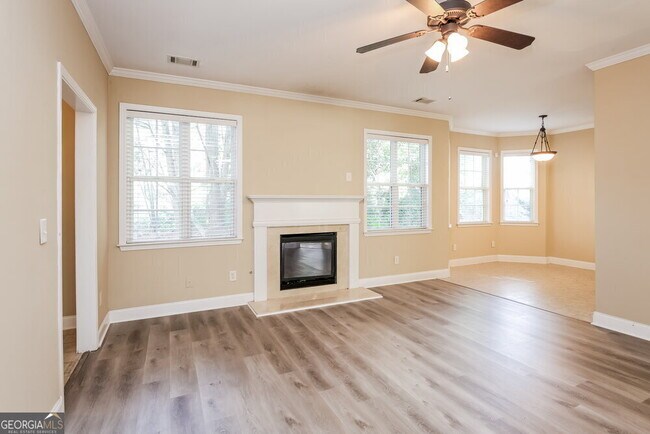 Building Photo - 906 Lakeside Ct