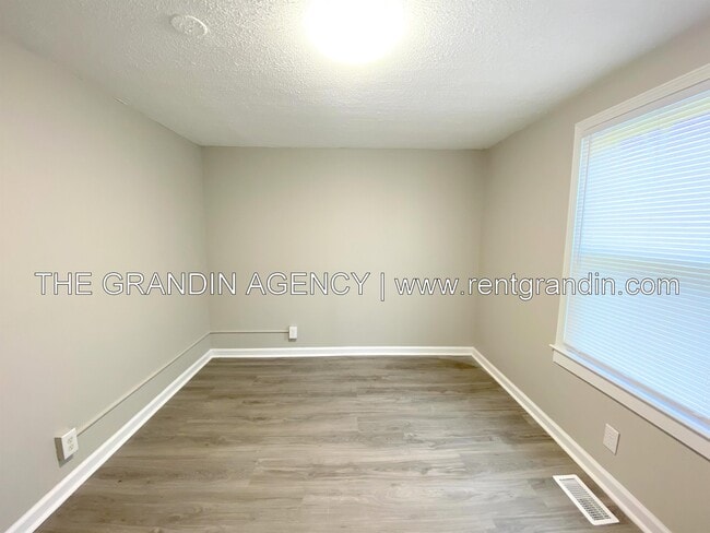 Building Photo - 8623 Plantation Rd