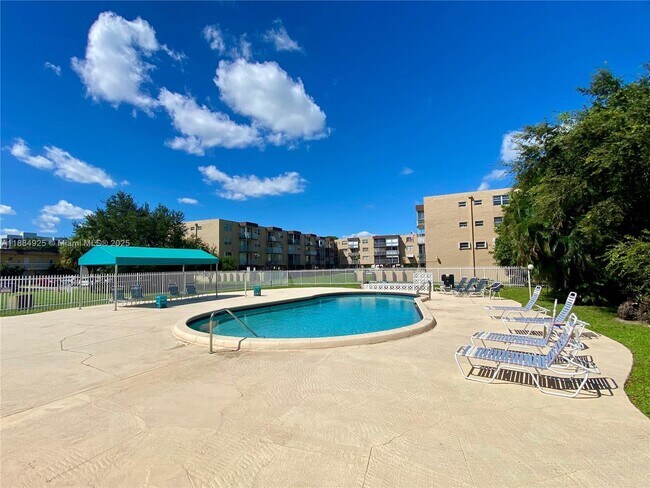 Building Photo - 1200 Tallwood Ave