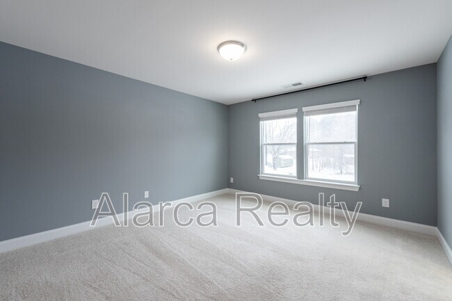 Building Photo - 113 Synandra Dr