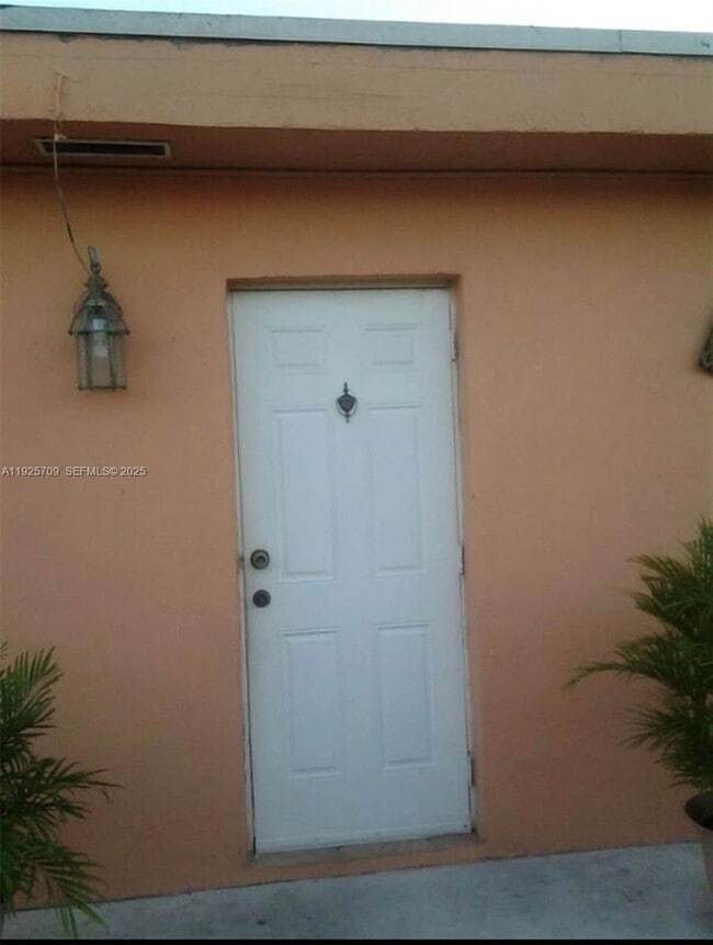 Building Photo - 4610 SW 116th Ave