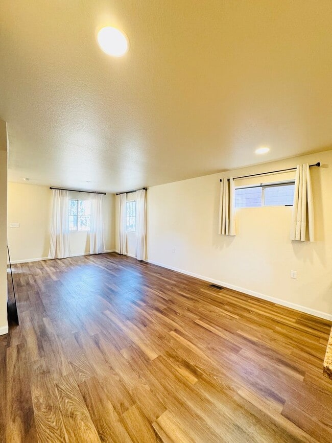 Building Photo - Charming 2 Bed, 2.5 Bath house located off of 119 and 287. Across from Longmont Rec Center and St...