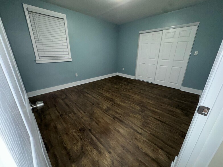 Building Photo - 319 E Main St