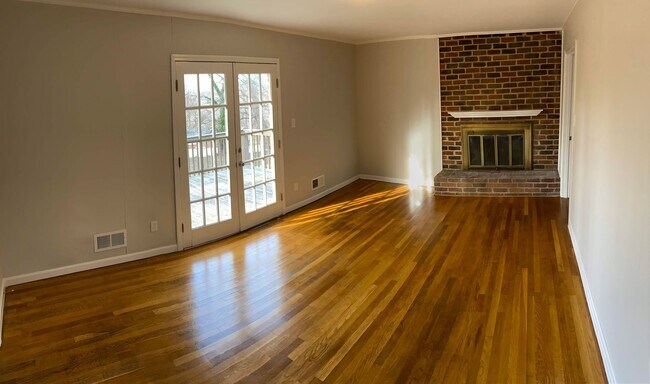 Building Photo - 3 Bedroom Home in Lynchburg