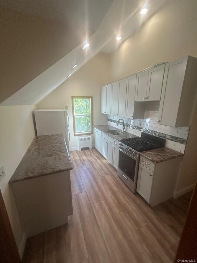 Building Photo - 42 Park Ave