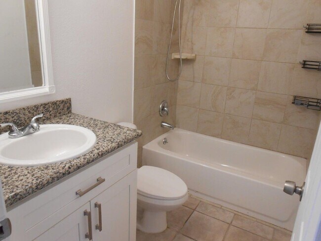Building Photo - Single Story Home w/4 Bedrooms in Spring V...