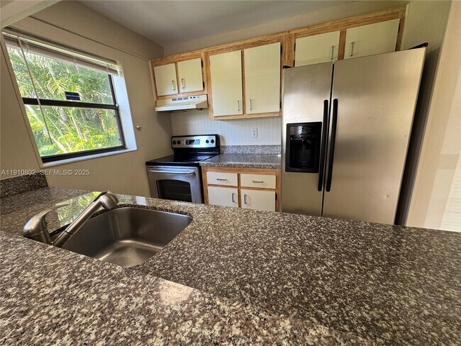 Building Photo - 6031 Shaker Wood Cir