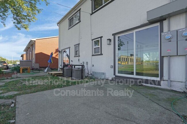 Building Photo - 3672-3678-3678 Arnelle Rd