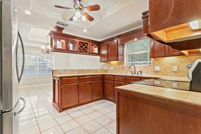 Building Photo - 3 Bed/2.5 Bath/2 Car Garage off Bass Blvd. in Harlingen