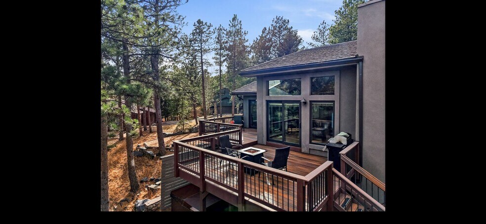 Building Photo - 2074 Foothills Dr S
