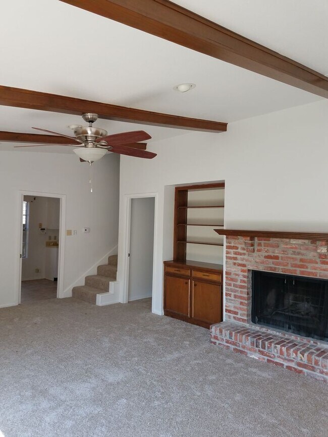 Building Photo - 2 Story Townhome in Manion Place