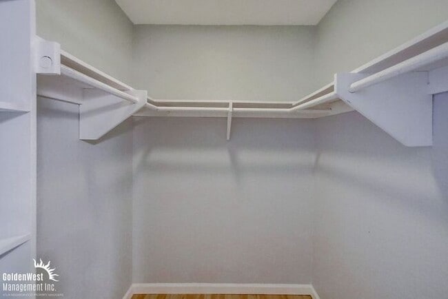 Building Photo - Spacious 2Bd 2.5Ba Two-Story Condo in Alli...