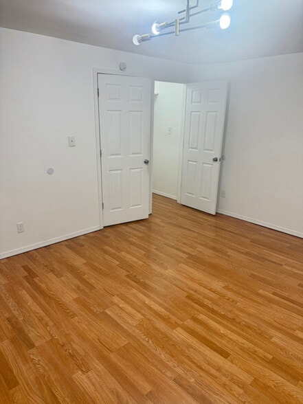 Building Photo - 449 New Market St