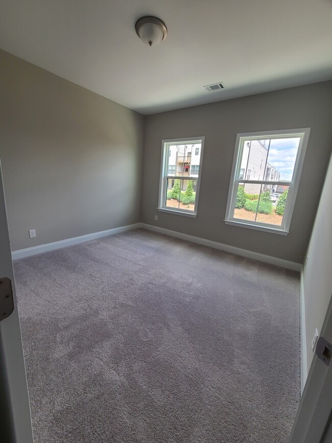 Building Photo - 4560 Mikajack Dr SE