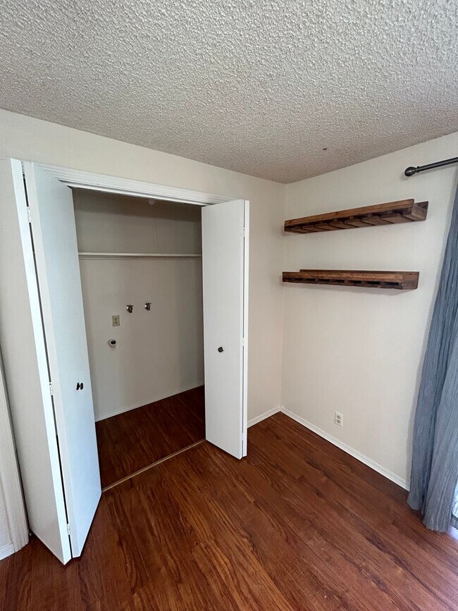 Building Photo - 2 Bedroom 2 Bath House