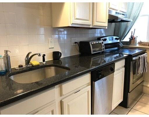 Building Photo - 137 Peterborough St