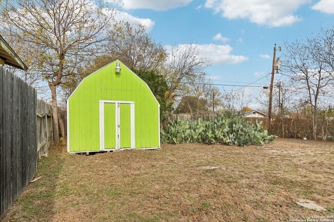 Building Photo - 2709 W Craig Pl