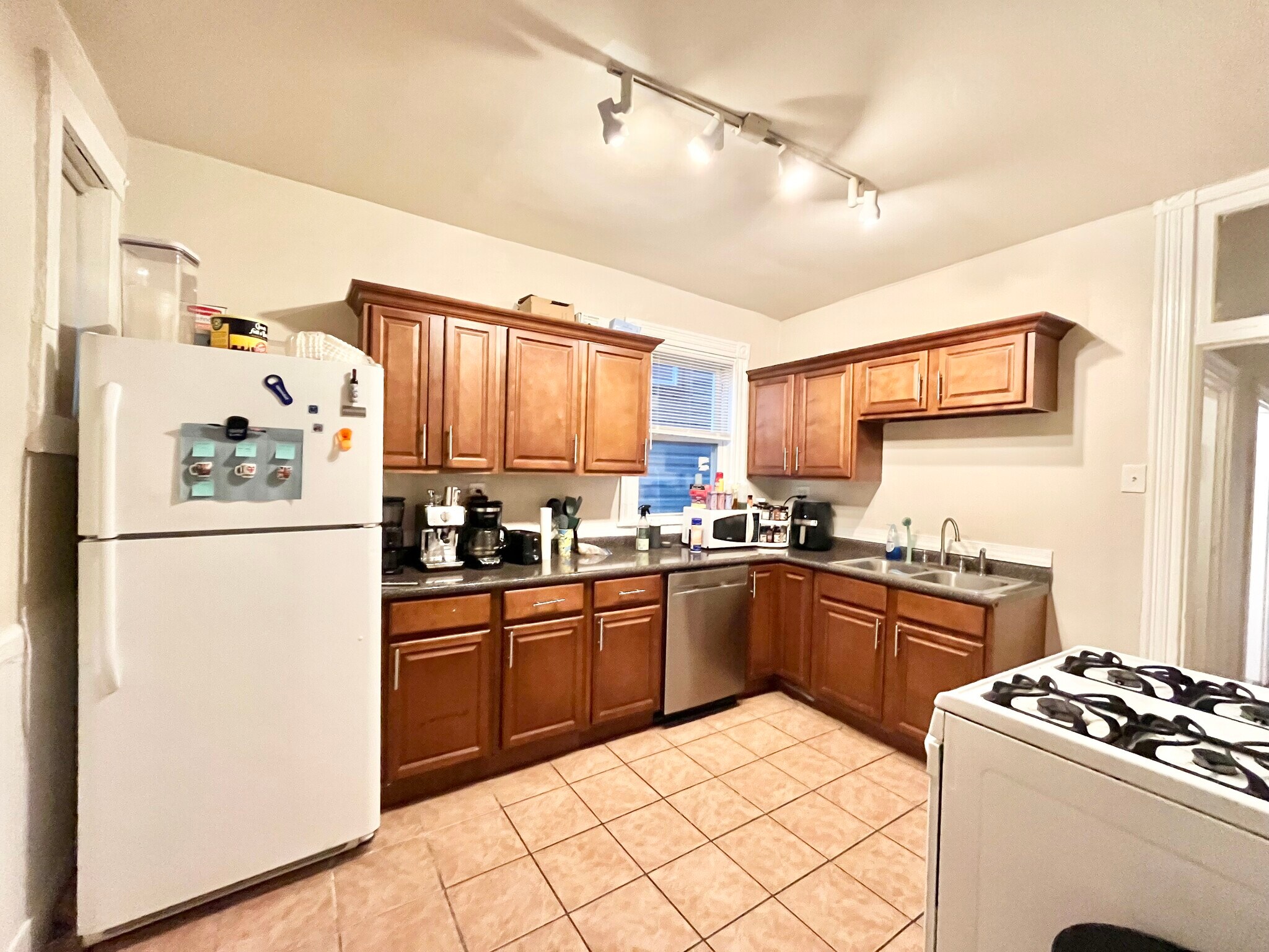 Building Photo - 5 Sachem St