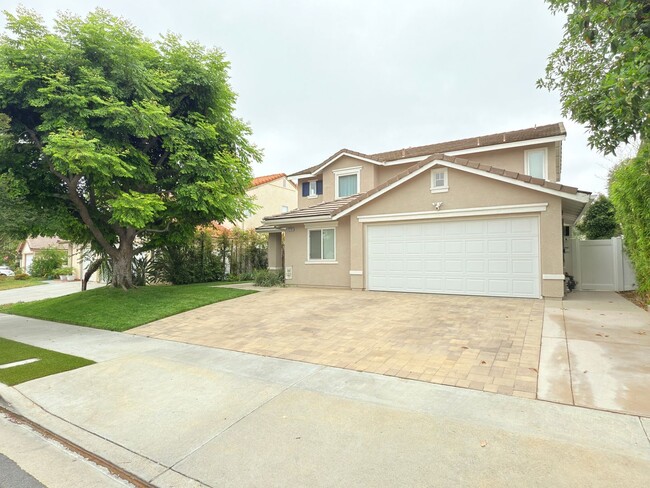 Building Photo - Spacious 4-Bedroom Home in Private Sylmar ...