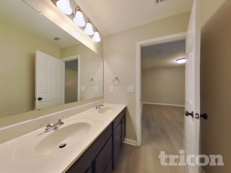 Building Photo - 10 Moonrise Crossing