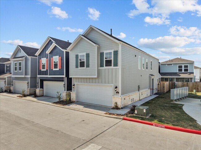 Building Photo - 535 Avisa Dr