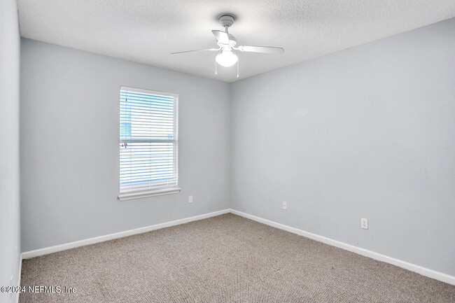 Building Photo - 2128 Pebble Creek Ln