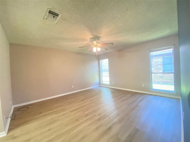 Building Photo - 815 Ramada Dr