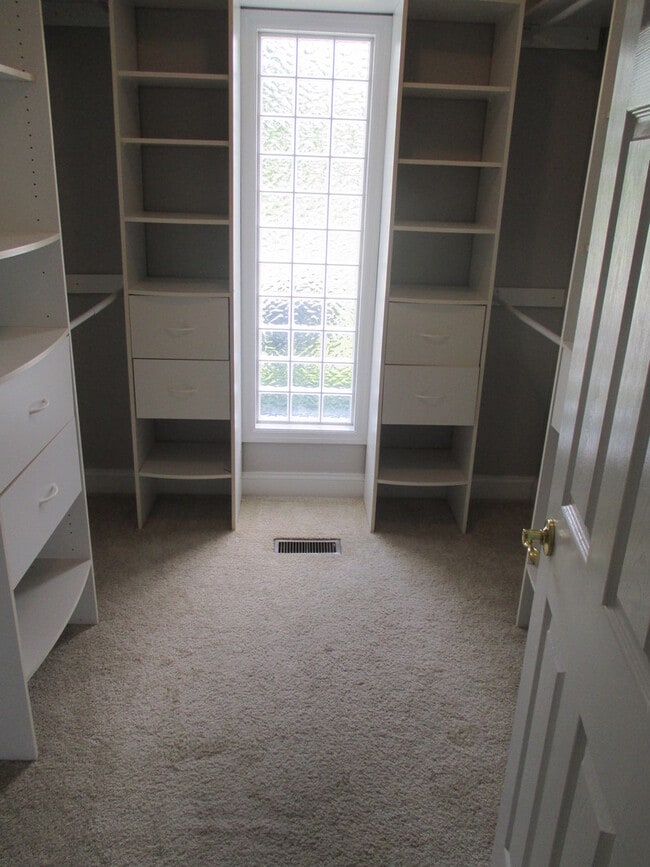 Building Photo - 101 Serenity Ct