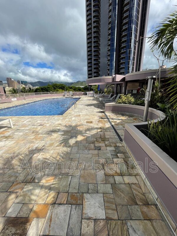 Building Photo - 425 South St