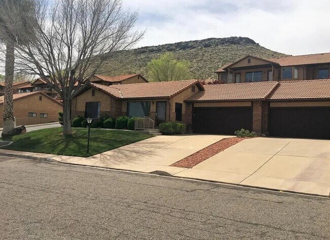 Building Photo - 561 Ridgeview Dr