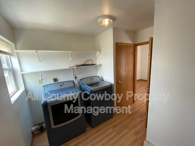 Building Photo - 1557 W Jefferson St