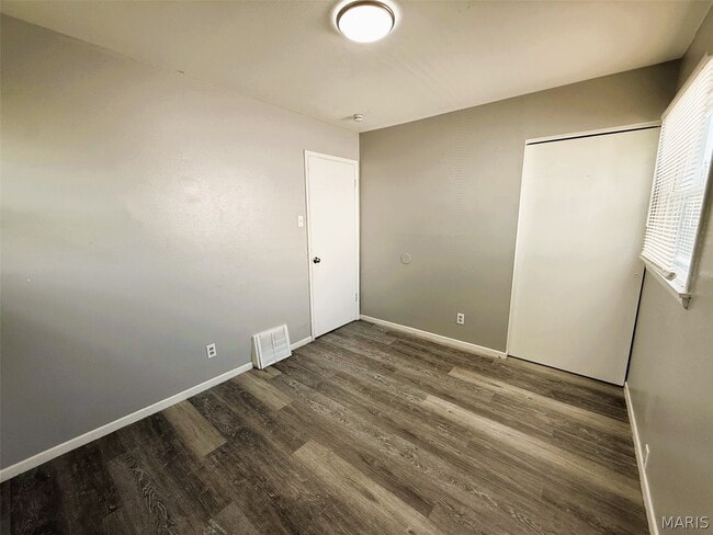 Building Photo - 323 Shepley Dr