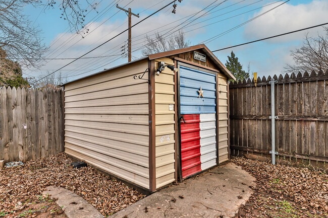 Building Photo - Charming 3 bedroom 2 bathroom