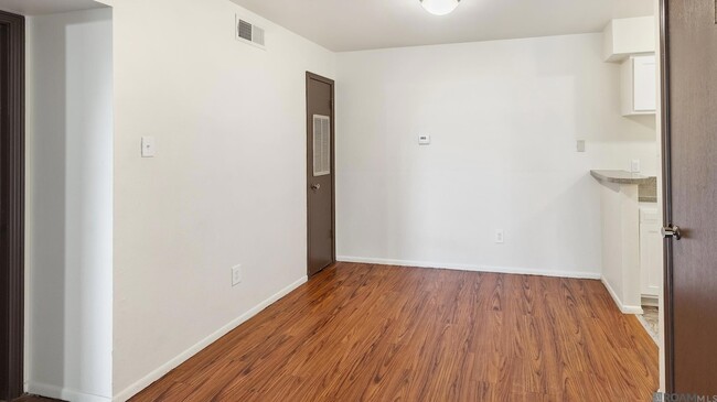 Building Photo - 2100 College Dr