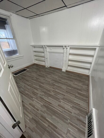 Bedroom 1 - 60 Sidney St