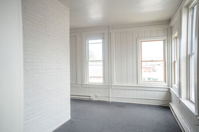 Building Photo - Spacious 4-Bedroom Home Near Kutztown University – Prime Downtown Location