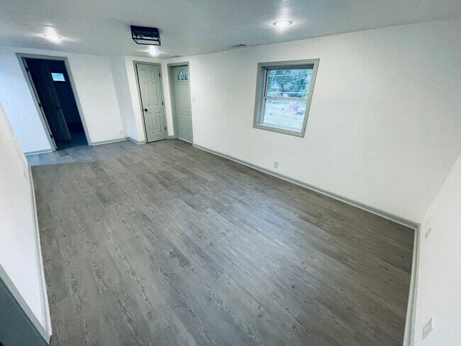 Building Photo - 1504 Stamm Ave