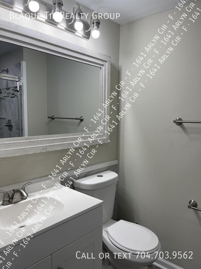 Building Photo - 1641 Arlyn Cir