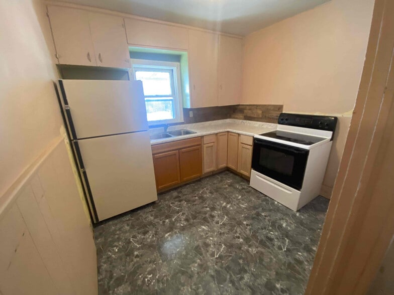 Building Photo - 1202 Gomber Ave