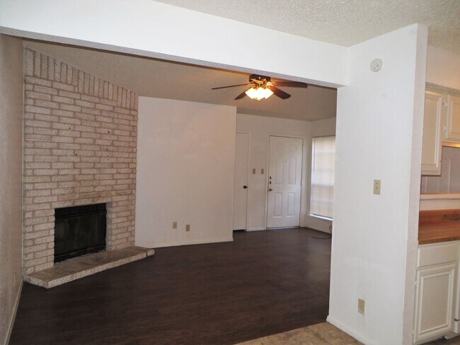 Building Photo - 2 Bedroom 2 Bathroom Georgetown Duplex