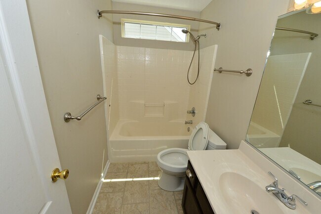 Building Photo - 517 Whisper Walk